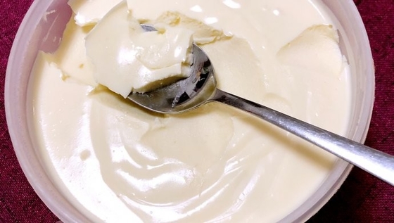 Orta ve birinci sınıf pandispanyalar için Kek Jel Emülgatör SP beyaz